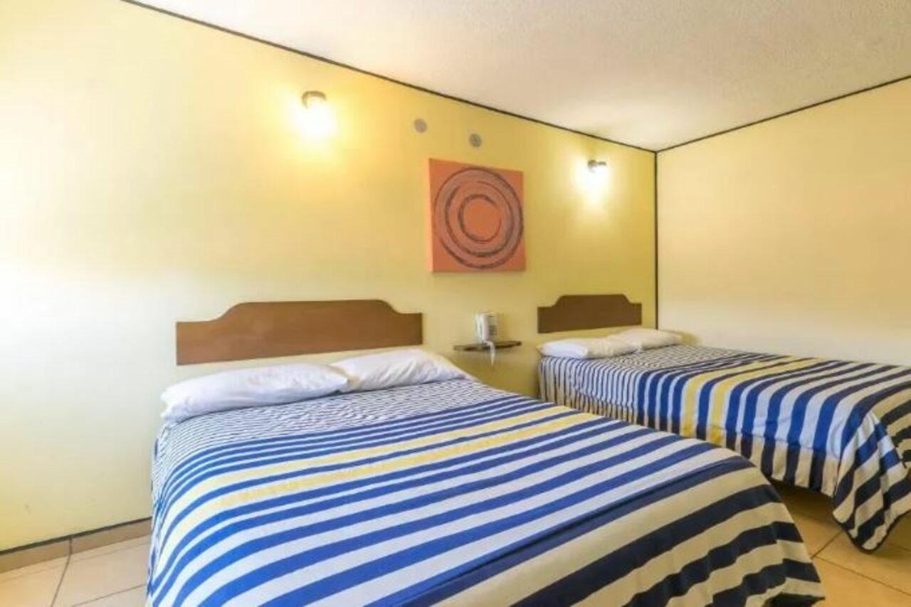 Hotel Mateos 1215 Леон Екстер'єр фото
